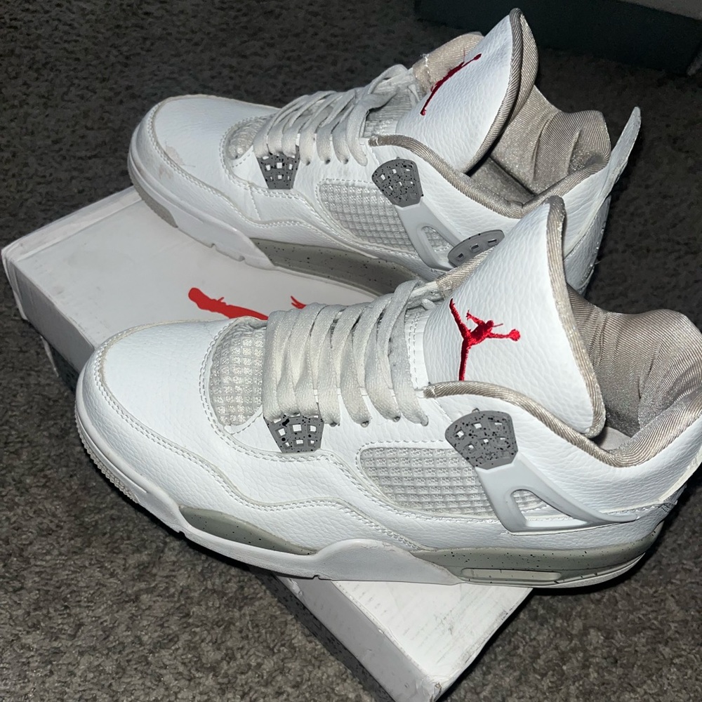 White Jordan 4 Oreos Size 8 Men’s EUC